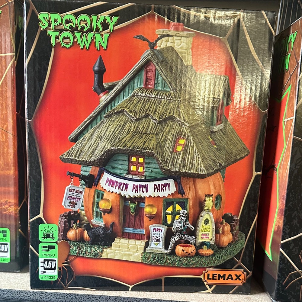NIB: Lemax Spooky Town Pumpkin Patch Party House with Green and Orange Accents